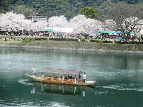 春の遊覧船