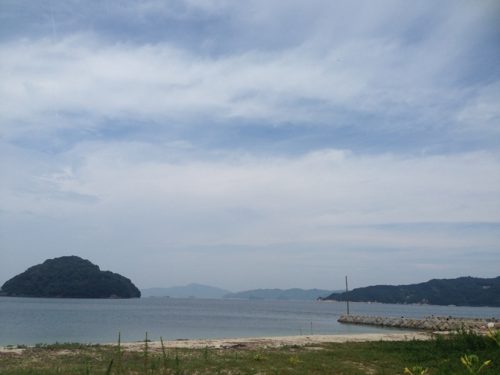 東和町の海