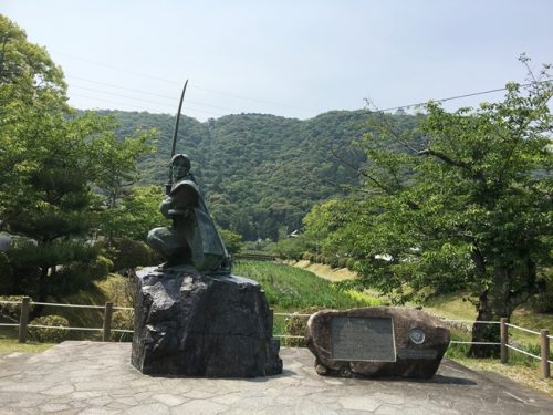 小次郎銅像